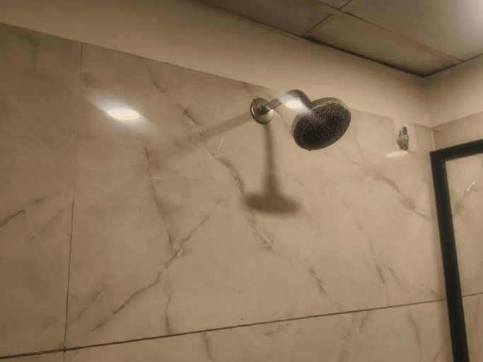 Bathroom 3, Wishotel Xpress Hotel GK Inn, Dewas