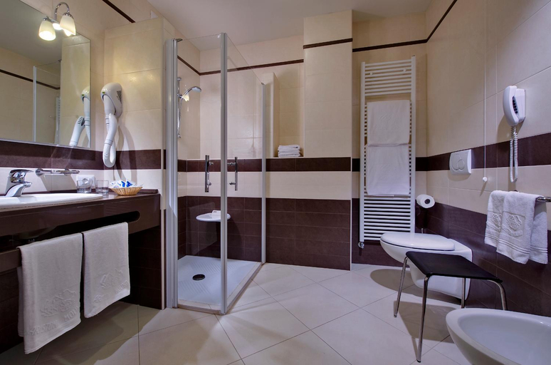Bathroom 5, Hotel Ariston Molino, Padua