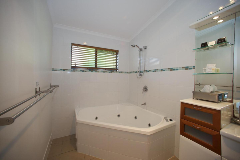 Bathroom 3, Ingenia Holidays Taigum, Taigum-Fitzgibbon