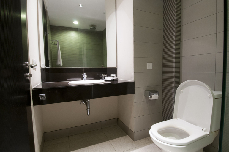 Bathroom 11
