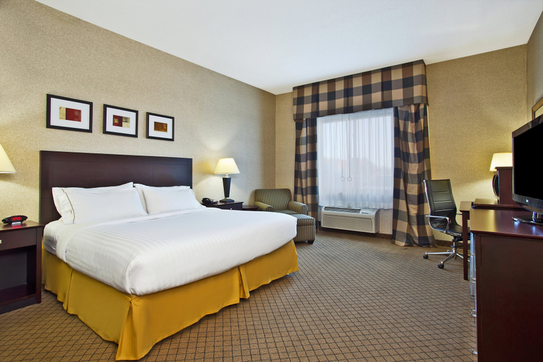 Bedroom 3, Holiday Inn Express & Suites ANDERSON by IHG, Madison