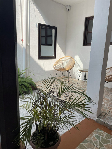 Others 4, Sonnenhaus, Antigua Guatemala