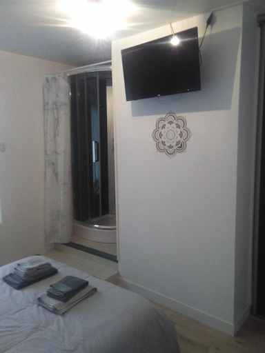 Bedroom 4, Le Corto, Vienne