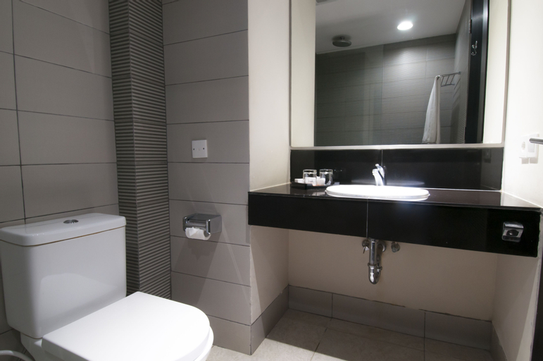 Bathroom 10