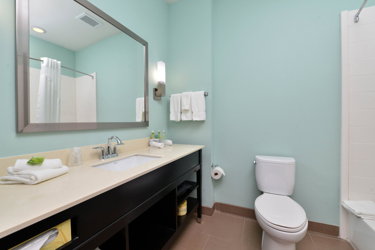 Holiday Inn Express & Suites Austin South, an IHG Hotel - Tap to explore photos