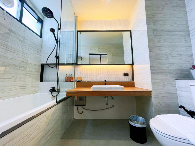 Bathroom 11