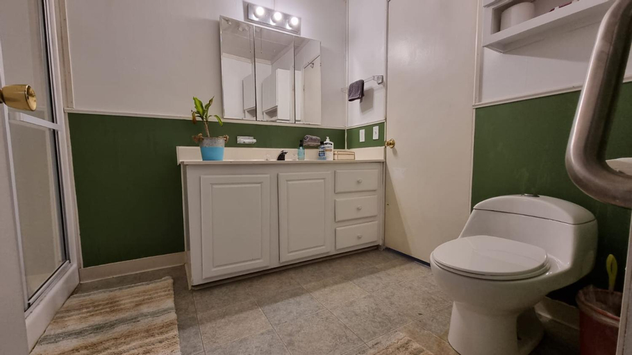 Bathroom 14