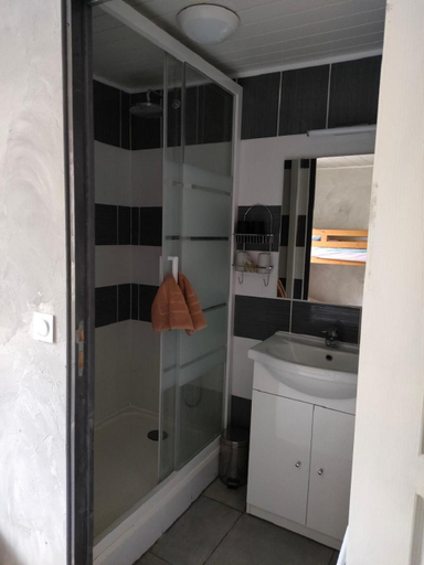Bathroom 5, Hotel Les Remparts, Jura