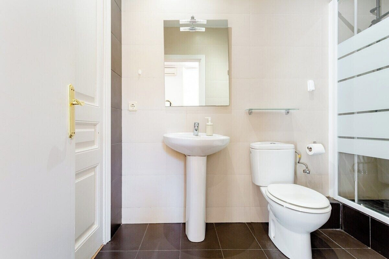 Bathroom 3, Casa Lolita Guesthouse, Barcelona