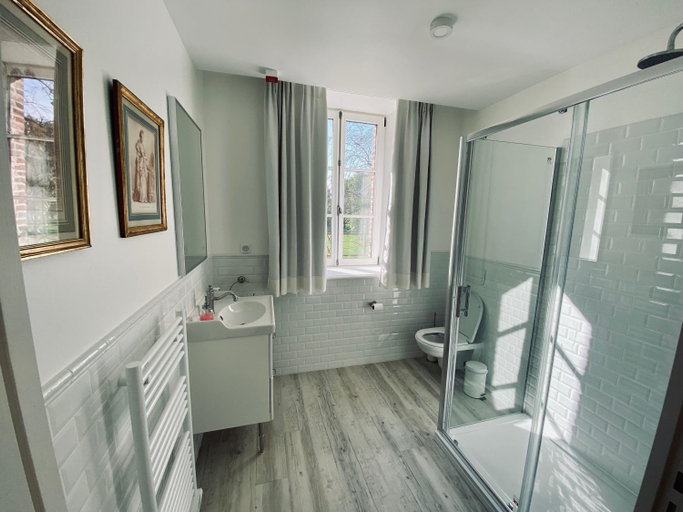 Bathroom 3, Manoir de Daubeuf, Seine-Maritime