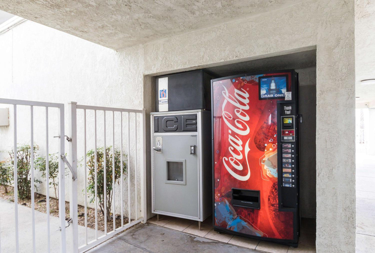 Food & Drinks 5, Motel 6 Hemet, CA, Riverside