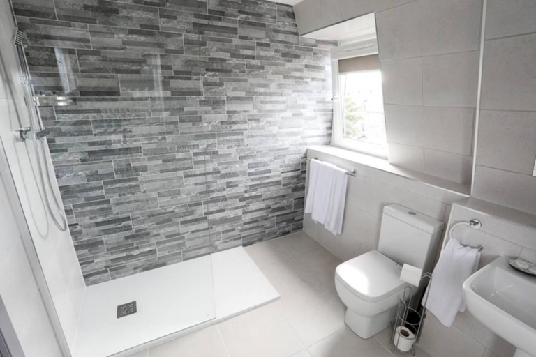 Bathroom 2, Broadcroft Hotel, East Dunbartonshire