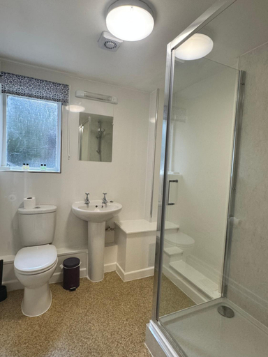 Bathroom 3, Crown Hotel Cotswold, Gloucestershire