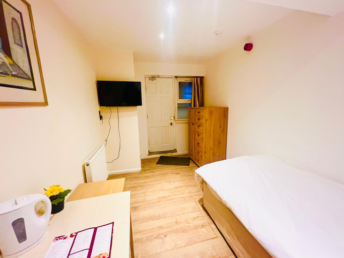 Others 5, White House Lodge, Cambridgeshire