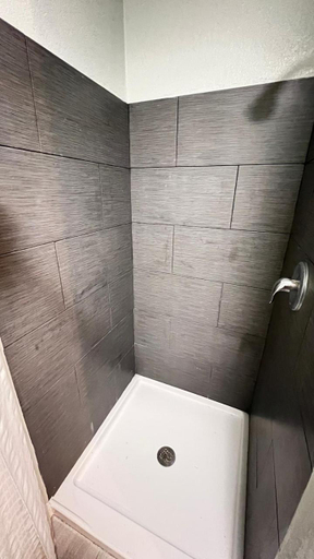 Bathroom 4, Texas Lodge Kenedy, Karnes