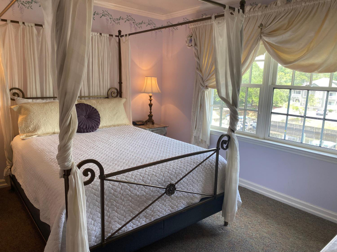 Bedroom 2, The Cypress Inn, Horry