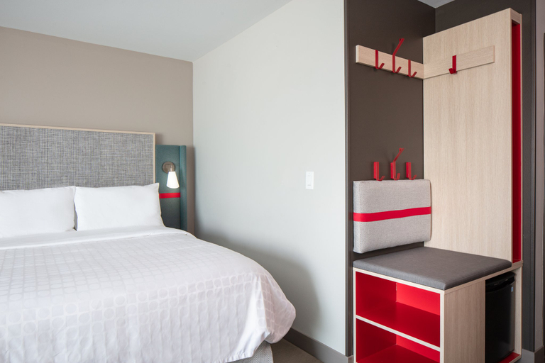 Bedroom 3, avid hotel MADISON - MONONA by IHG, Dane