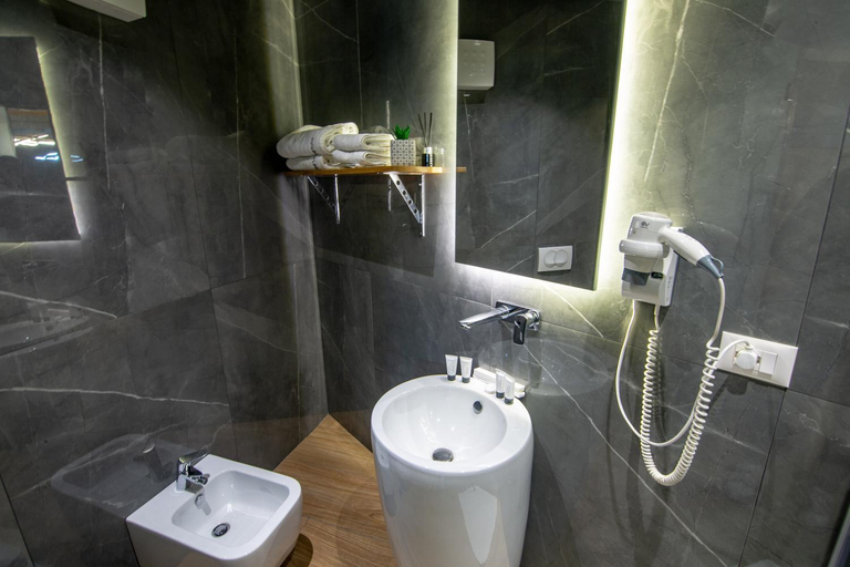 Bathroom 3, Tree Hotel, Korçës