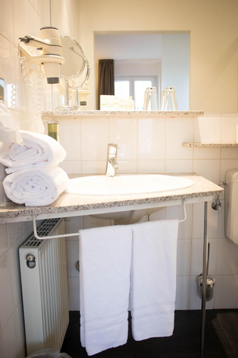 Bathroom 10