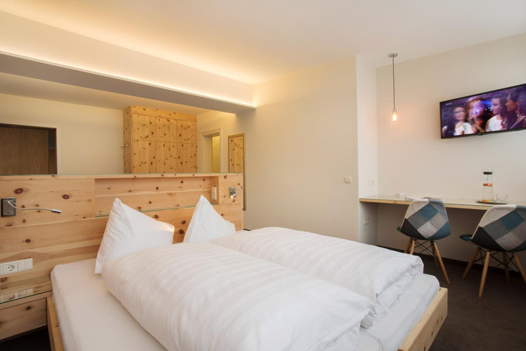 Bedroom, Bed&Breakfast Pension Hilpold, Bolzano