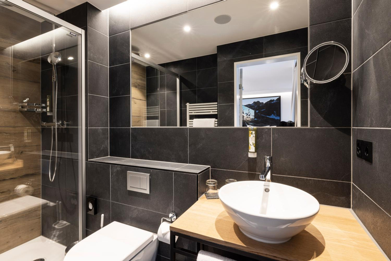 Bathroom 23