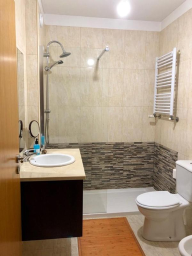 Bathroom 5, InPorto, Porto