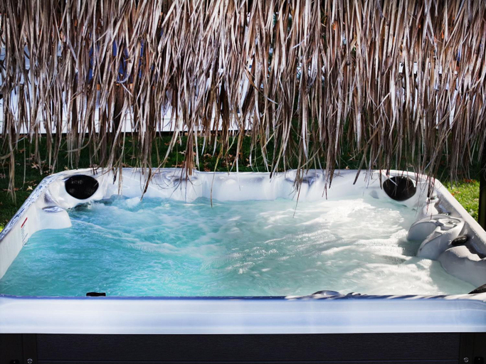 Sport & Beauty 5, Aqua by American Beech - Adults Only, Suffolk