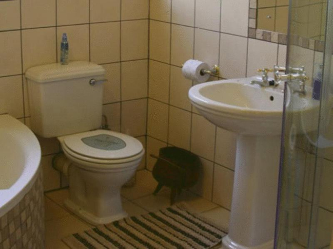 Bathroom, River Bank Lapa, Siyanda
