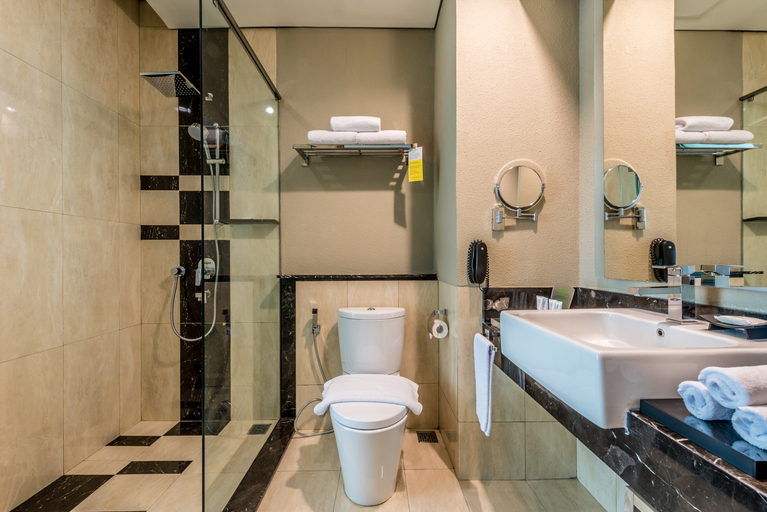 Bathroom 5, Holiday Inn Cikarang Jababeka, Cikarang
