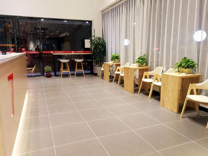 Food & Drinks 5, 7 Days Premium Xiamen Airport Dianqian, Xiamen