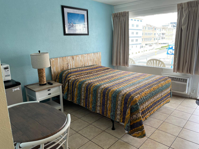 Bedroom 2, Beach Colony Motel, Cape May