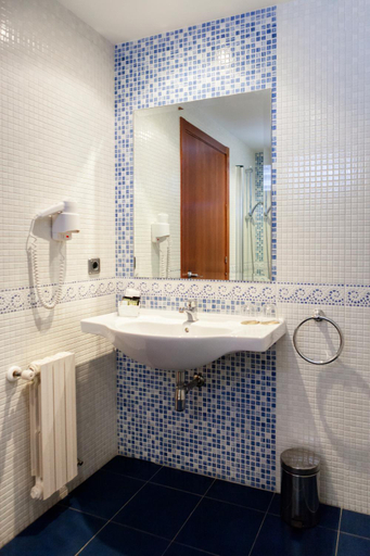Bathroom 4, Valencia, A Coruña
