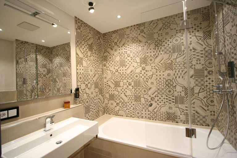 Bathroom 8