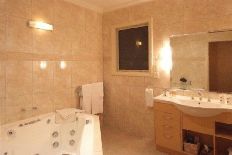 Bathroom 4, Chalet Eiger, Taupo
