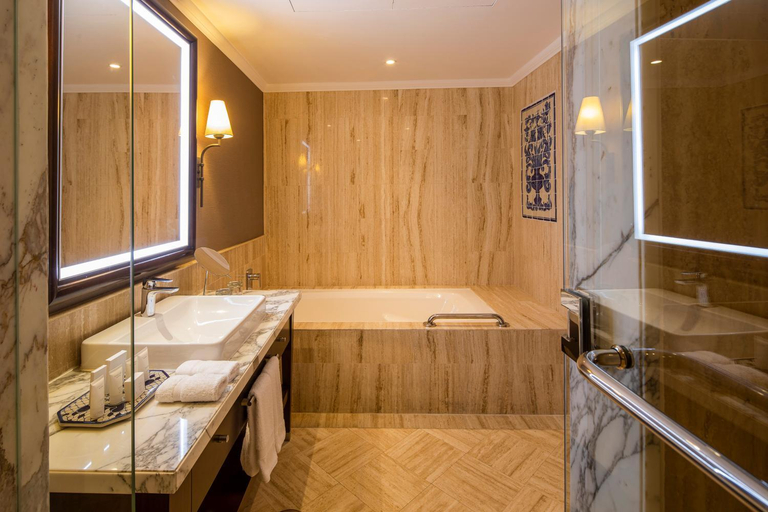 Bathroom 19