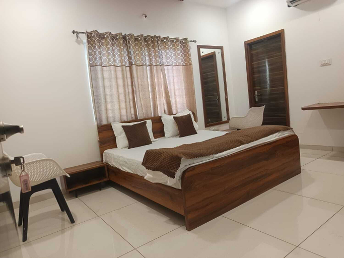 Bedroom 5, Vaatsalya Rooms, Indore