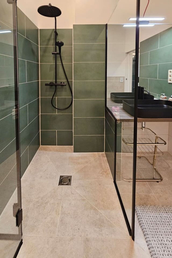 Bathroom 4, Red Orange Palm - 200m2 - stylish, original, central, Wien