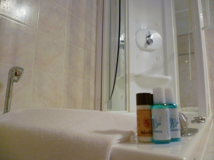 Bathroom 17