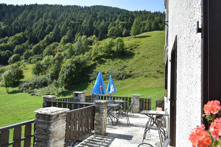 Others 5, Albergo Mangusta, Sondrio