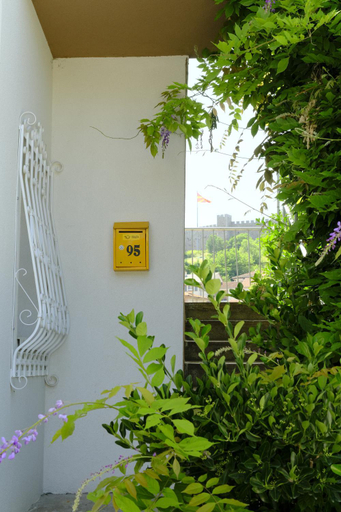 5, Apartments Surban