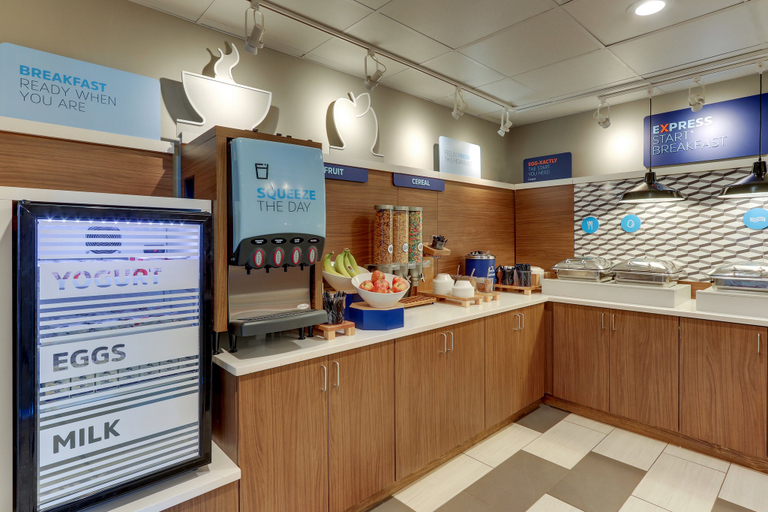 Food & Drinks 5, Holiday Inn Express CINCINNATI NORTH - MONROE by IHG, Warren