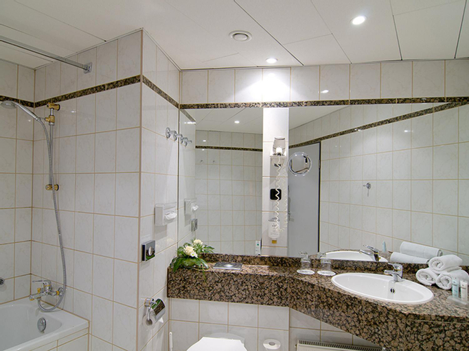 Bathroom 15