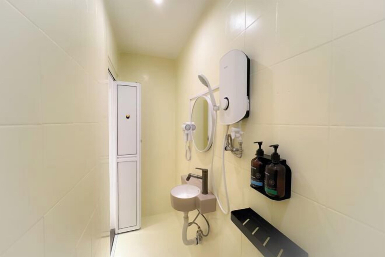 Bathroom 22