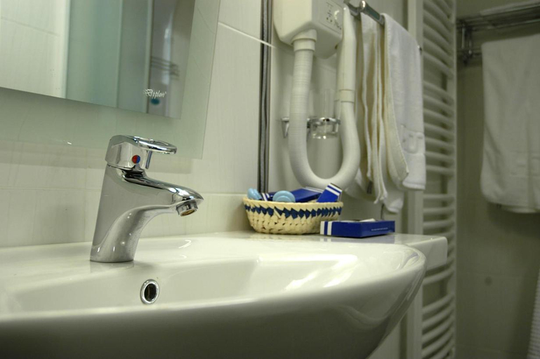 Bathroom 3, Hotel President Garni, Čajetina
