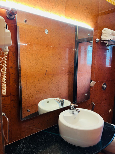 Bathroom 4, The Mayfield Beach Resort and Spa Baga, North Goa