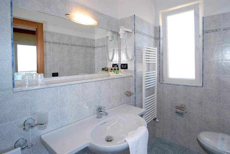 Bathroom 4