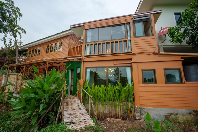 Exterior 6