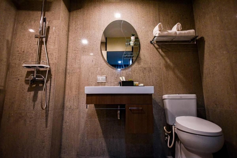 Bathroom 13