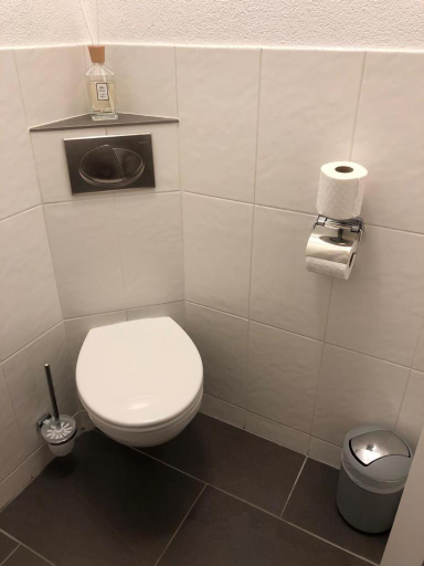 Bathroom 3, Mariposa, Ede