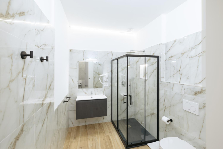 Bathroom 14